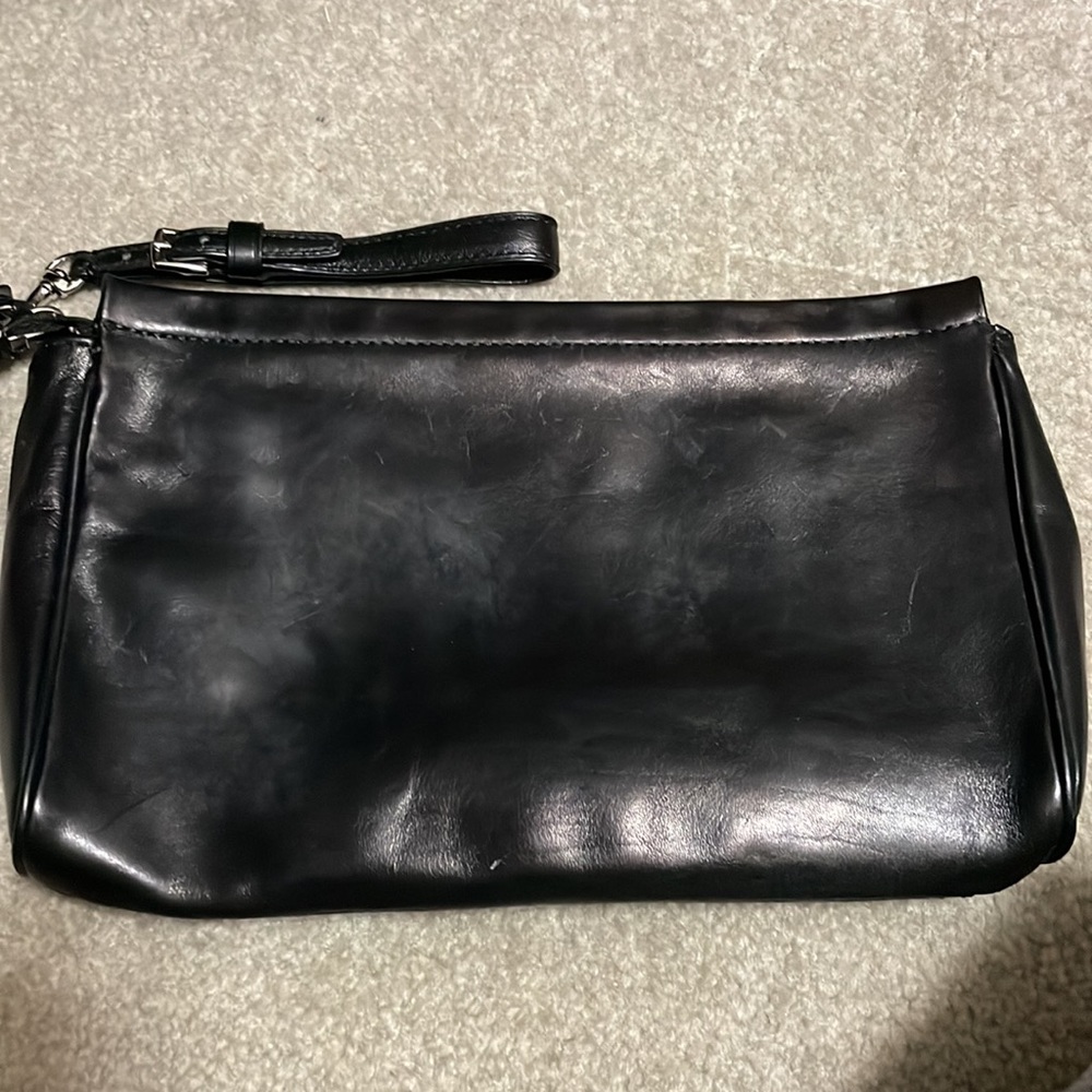 Coach Super cute detailing on this lightly used large wristlet black leather - Picture 7 of 7